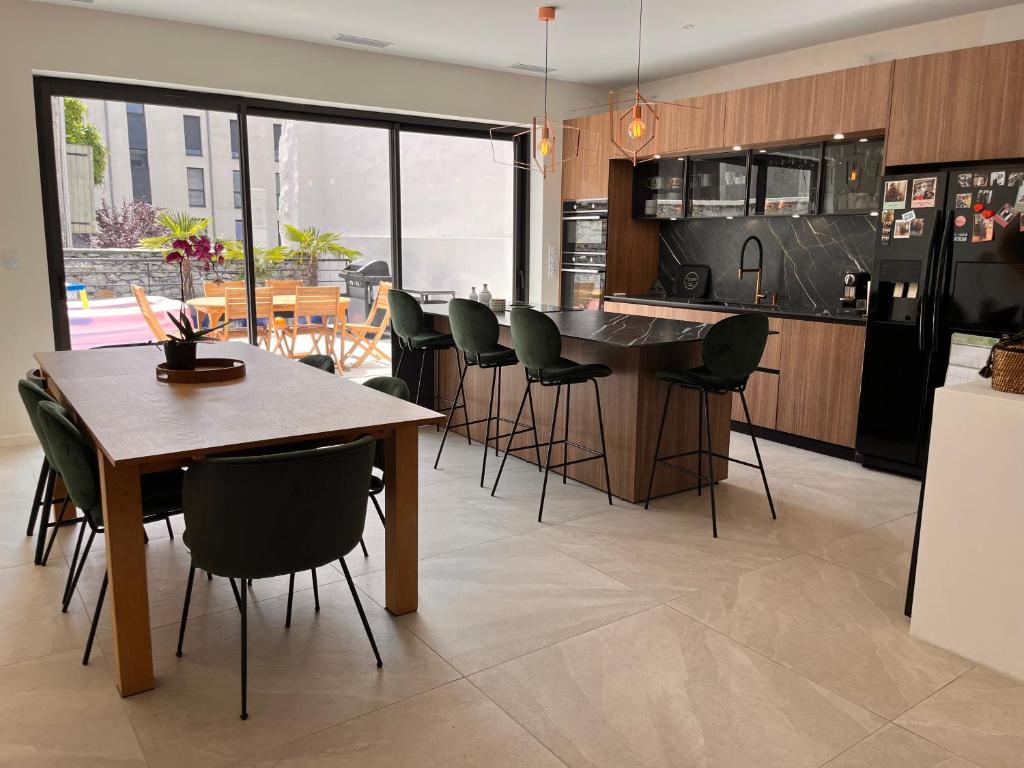 Η κουζίνα ή μικρή κουζίνα στο Maison de ville - Lac & Montagnes