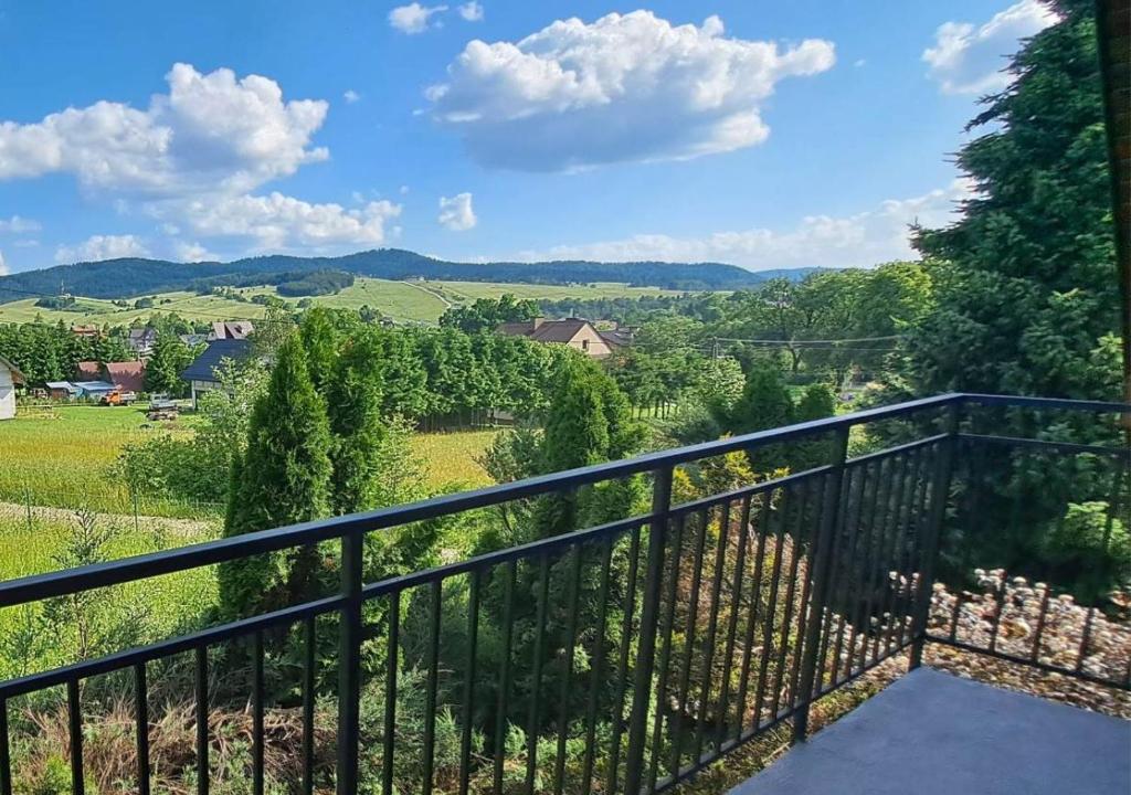 a balcony with a view of the mountains at Villa Bartek in Tylicz
