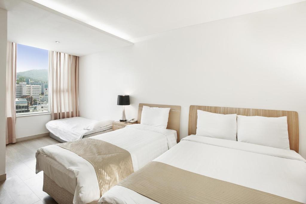 Hyundai Residence - Family Twin Room