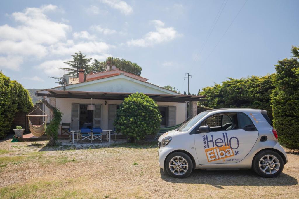 a small car parked in front of a house at Villetta Schiopparello by HelloElba in Portoferraio