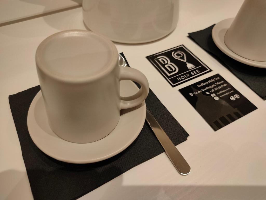 Tetera y cafetera en BePlace Holy See