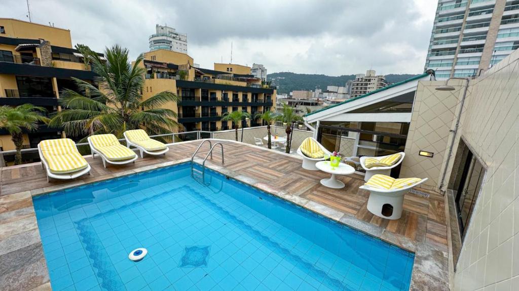 a swimming pool on the roof of a building at Cobertura Guarujá in Guarujá
