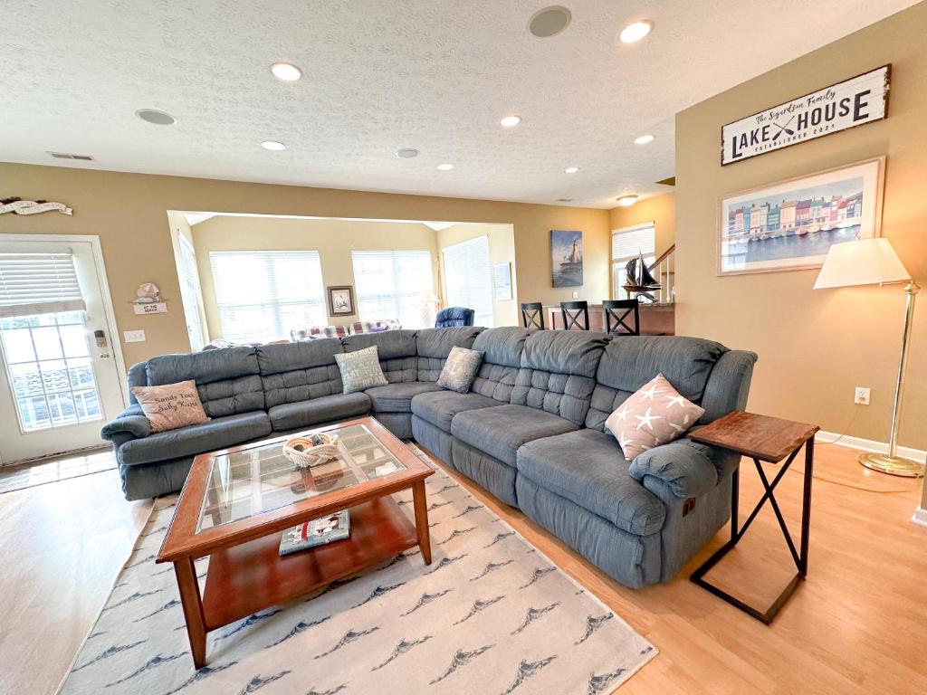 Large Home in Old Homestead II, Huron (updated prices 2024)