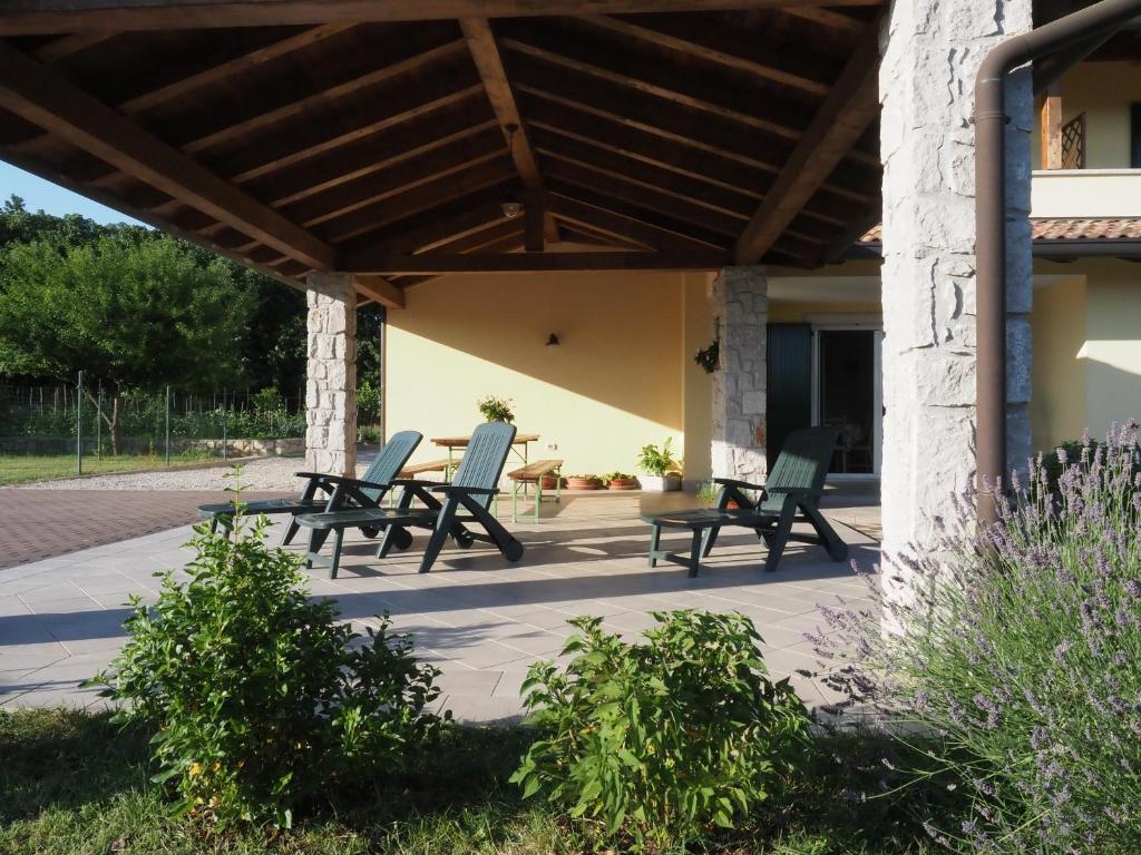 The building in which a vendégházakat is located