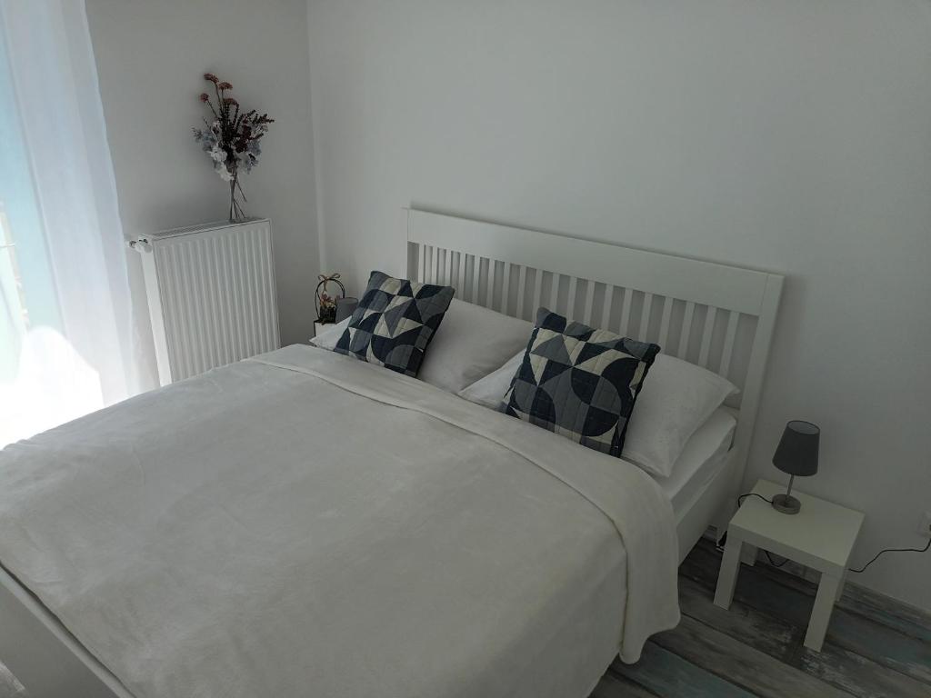 Postel nebo postele na pokoji v ubytování HANDLER Apartman Sopron