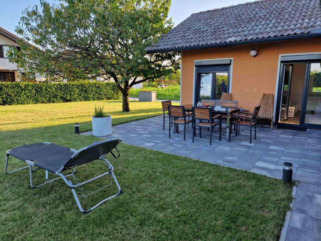 Zahrada ubytování Orange house Šempeter