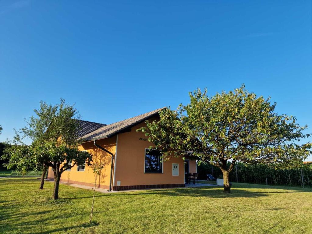 Budova, kde se prázdninový dům nachází