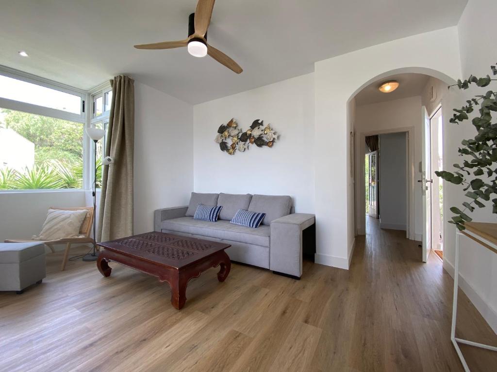 a living room with a couch and a ceiling fan at Apartamento PLAYA LAS VENTANICAS in Mojácar