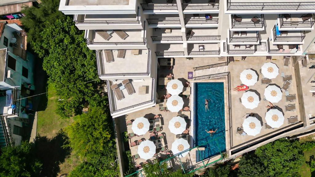 Bazén v ubytování Hotel Pima Budva nebo v jeho okolí