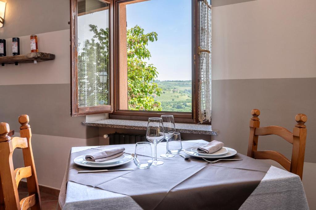 Fotografie z fotogalerie ubytování Agriturismo Cantine Bevione - Rooms with air conditioning v destinaci Belvedere Langhe