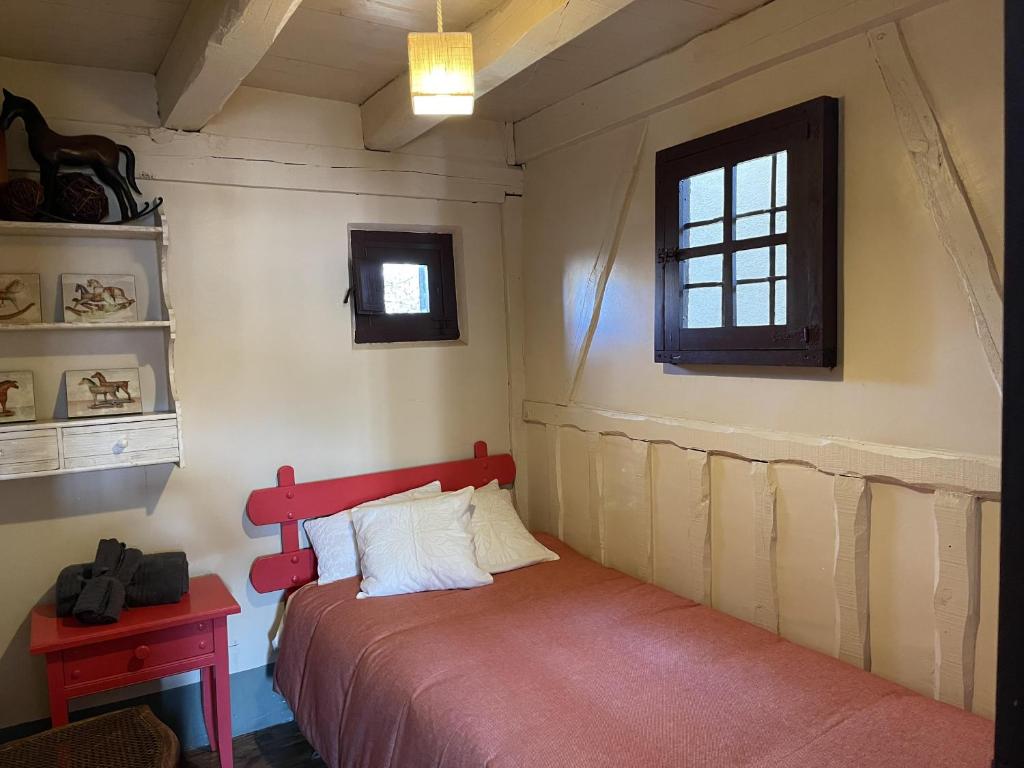 เตียงในห้องที่ Stunning 7-Bed House in Madriguera