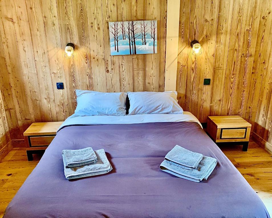 Posteľ alebo postele v izbe v ubytovaní chalet du Champel jacuzzi