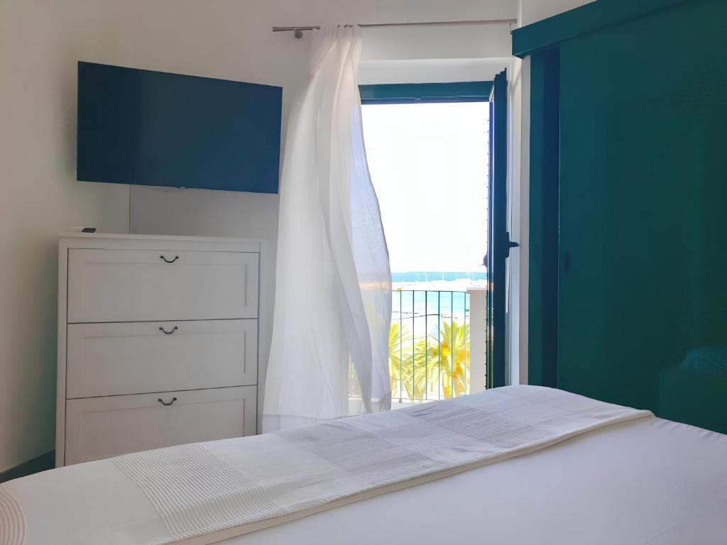 A bed or beds in a room at Terrazza Diomede Manfredi Homes&Villas