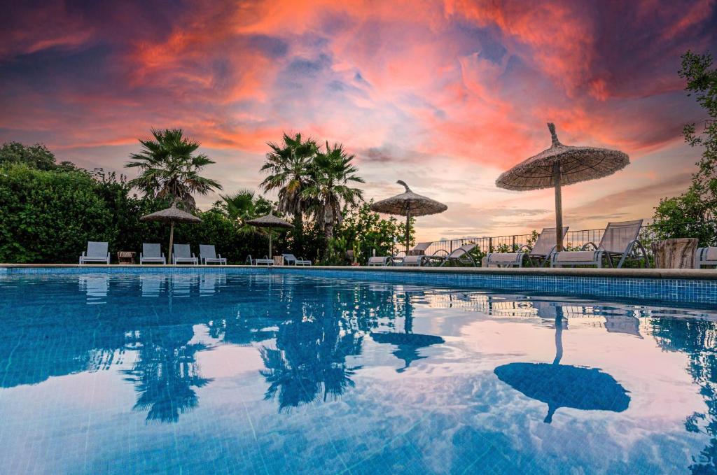 The swimming pool at or close to Finca es Rafal, Agroturisme
