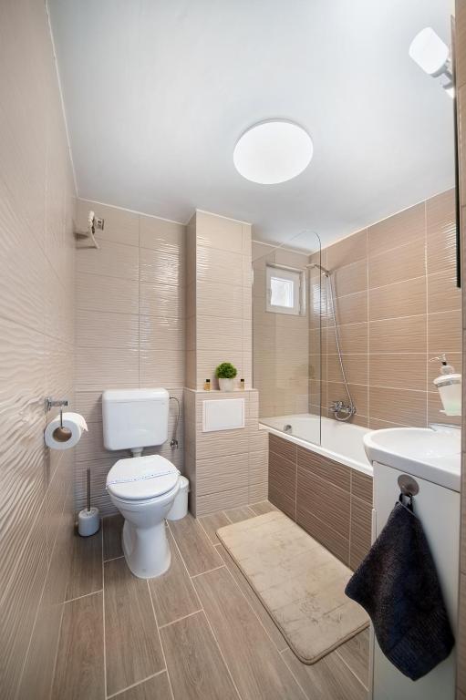Łazienka w obiekcie Centroom Pécs Apartman