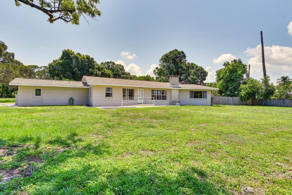 Bradenton Rental with Fenced Yard, Covered Patio!, Bradenton (updated