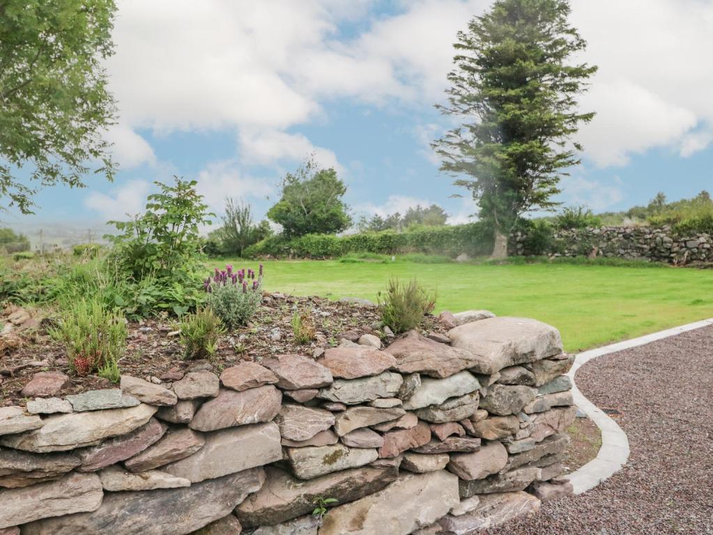 Um jardim no exterior de Sweeney's Cottage