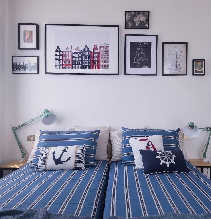 Poltroncina piccola camera da letto blu navy - Max
