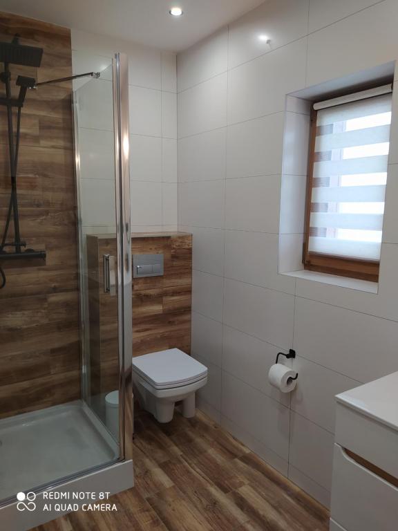 Kúpeľňa v ubytovaní Domki na Wierchu - z widokiem na góry
