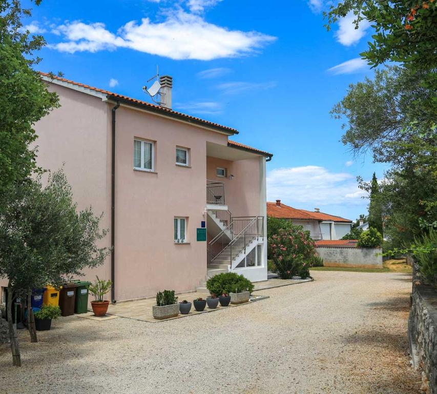 AdrianApartments51511MalinskaOtokKrk Primorska 21, Malinska