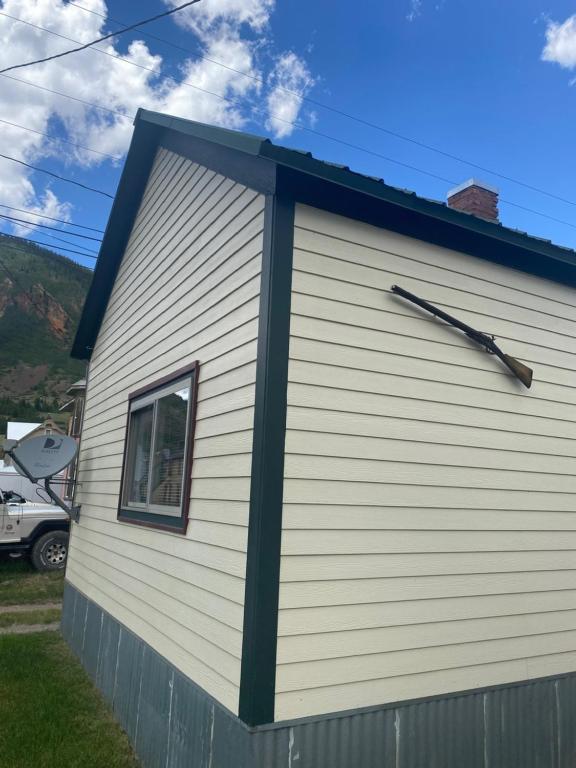 Gallery image of Shotgun House in Silverton