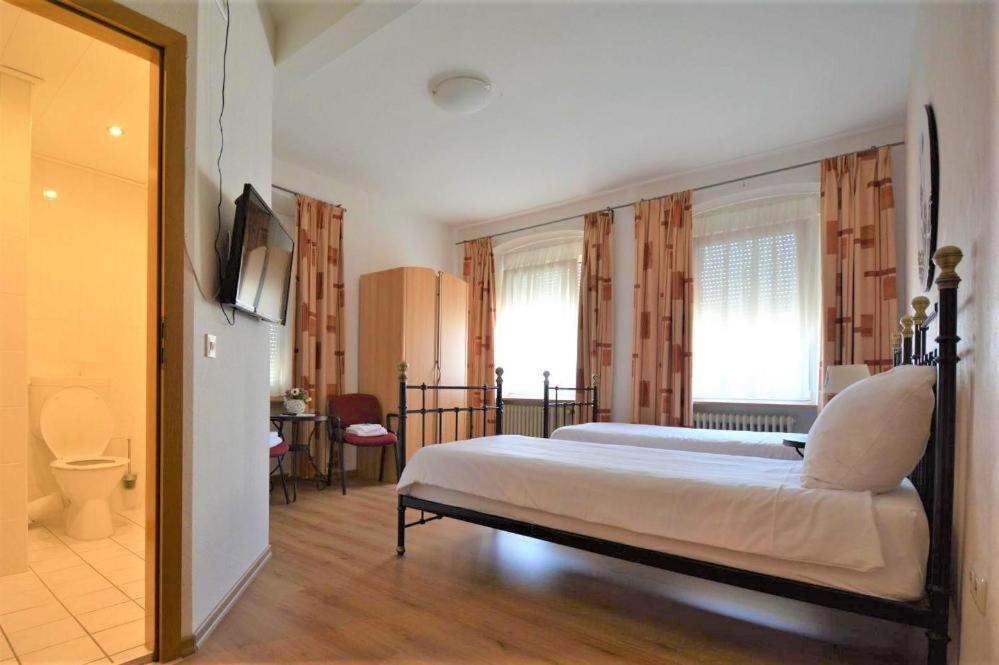 Postel nebo postele na pokoji v ubytování Gasthaus Schürmann