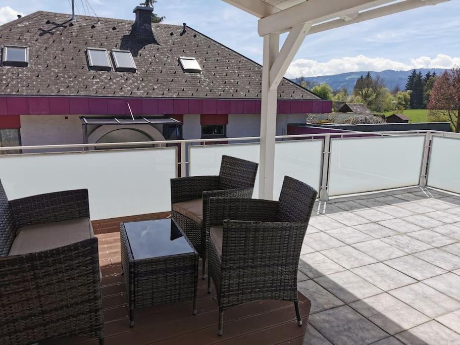 a patio with chairs and a table on a balcony at Großzügige Wohnung mit Terrasse in Zeltweg