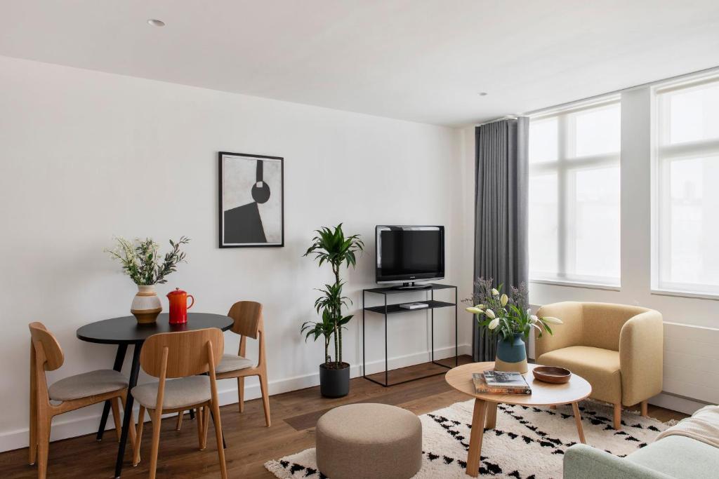 Cove St Martin's - One-Bedroom Apartment