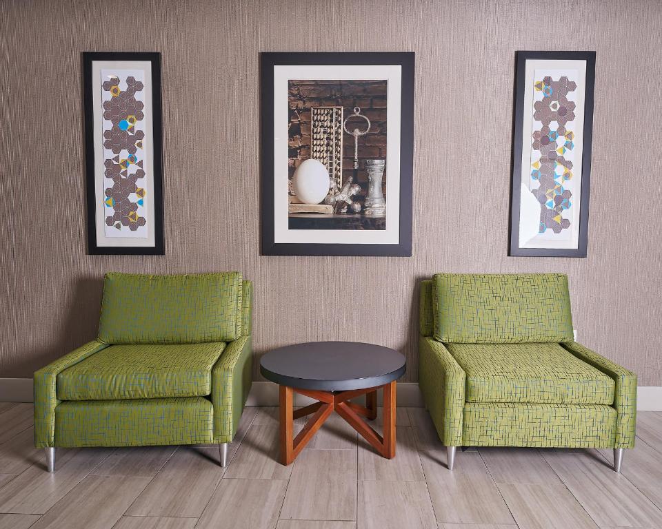 Holiday Inn Express Charleston-Civic Center by IHG photo