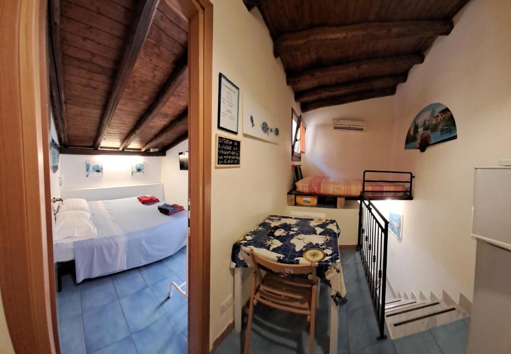 a bedroom with a bed and a table in a room at A Due Passi Da Tutto in Castellammare del Golfo