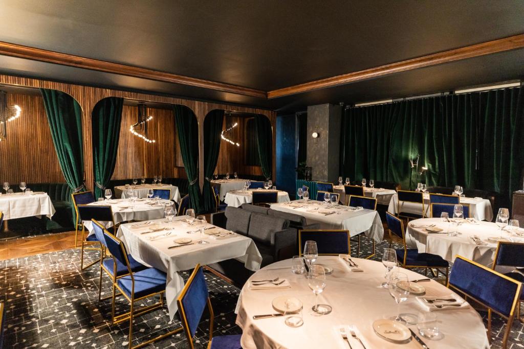Restaurace v ubytování Hôtel Swexan