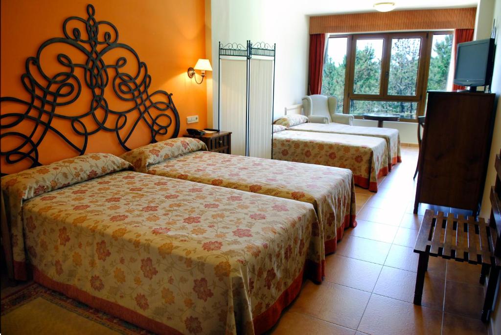 Postel nebo postele na pokoji v ubytování Hotel Abeiras