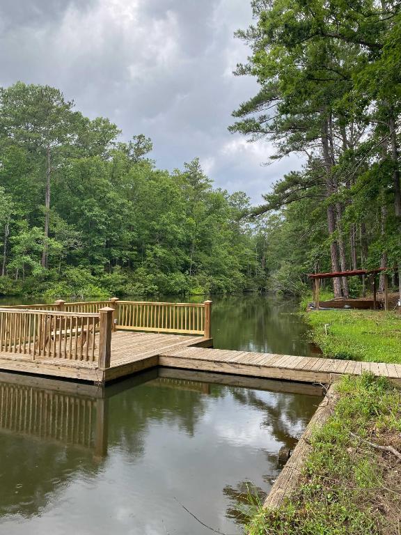Lakefront Hamilton Cabin with Dock and Fire Pit!, Hamilton (updated