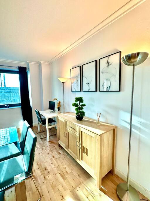 Fotografie z fotogalerie ubytování Spacious Two Bedroom Apartment v Londýně