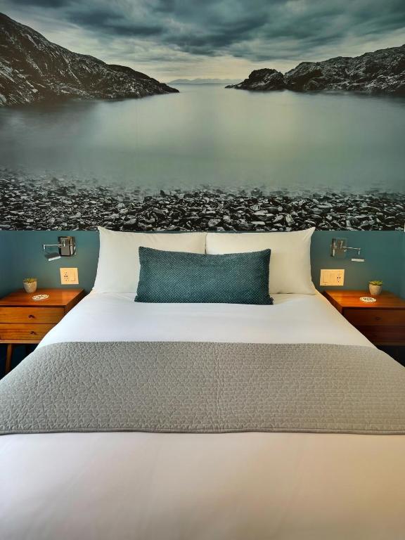 Artisan Suites on Bowen - Deluxe Room - Parkview