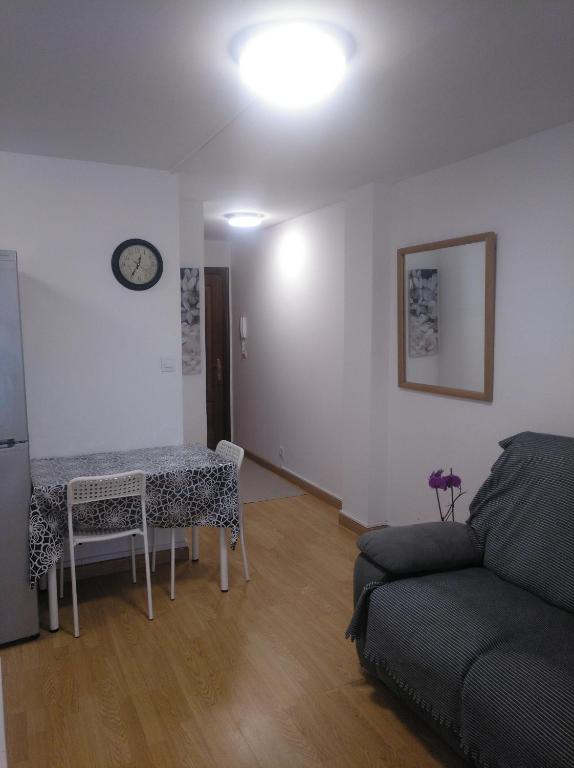 Część wypoczynkowa w obiekcie Estudio. Sada, A Coruña.