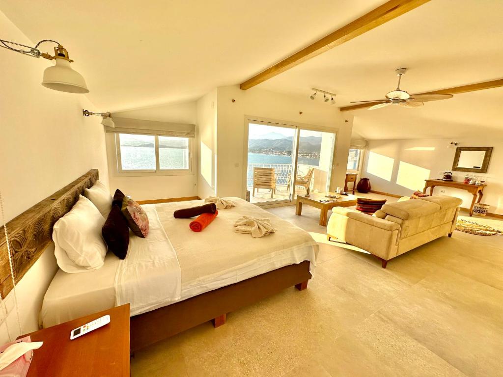 Posezení v ubytování Ece Hotel Sovalye Island