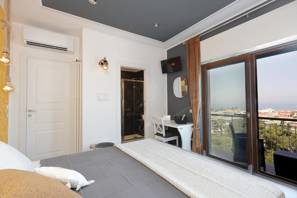 Postel nebo postele na pokoji v ubytování Luxe sur Mer B&B Sorrento