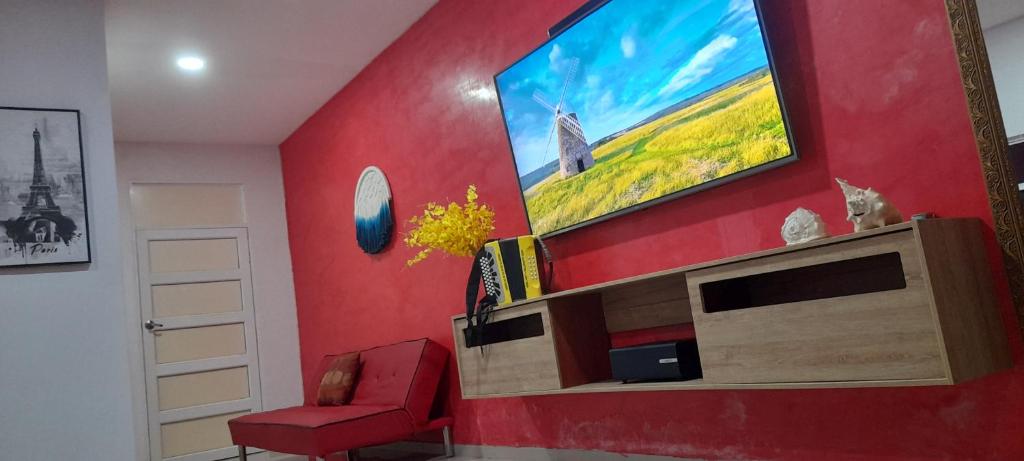 TV a/nebo společenská místnost v ubytování Casa con Piscina Privada Playas del Mar