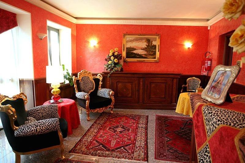 A seating area at Hotel & Residence Corona Grossa Balangero