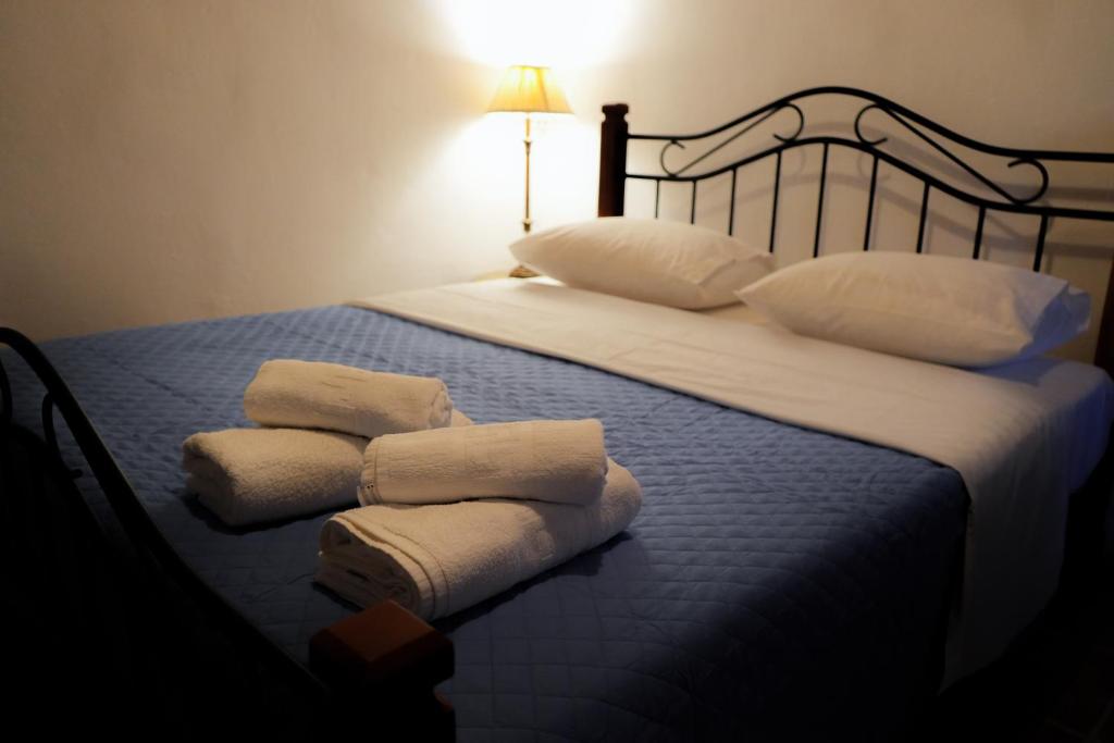 Säng eller sängar i ett rum på To Provetzino