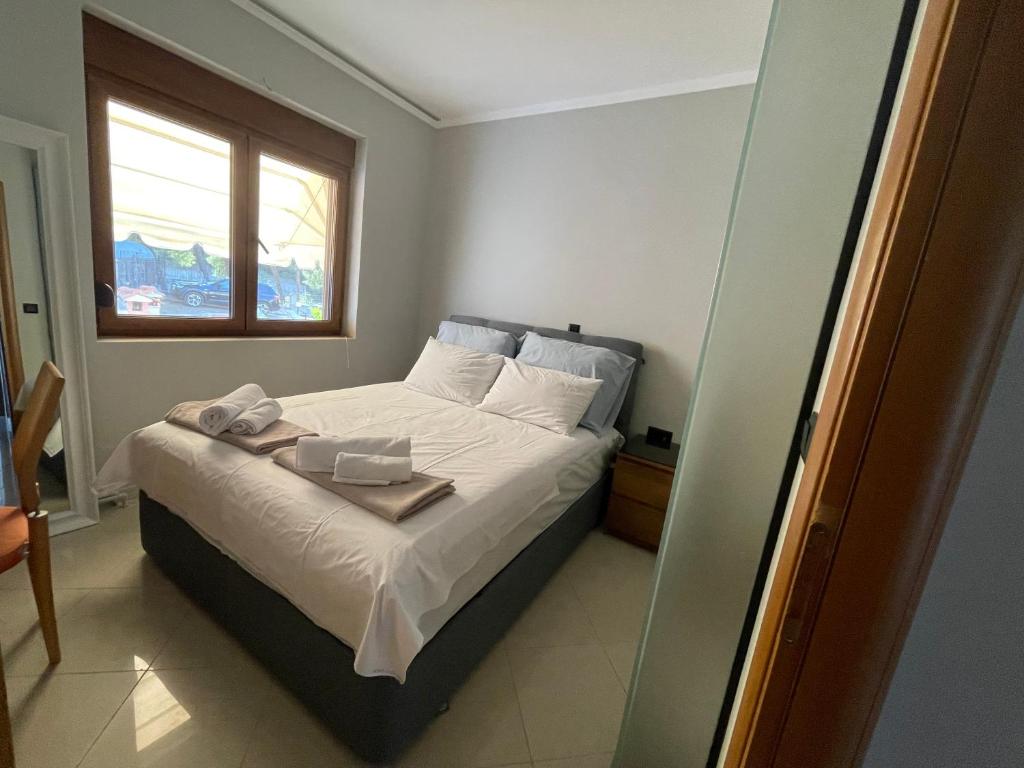 Postel nebo postele na pokoji v ubytování Sunny Seaside Villa-90 m from beach