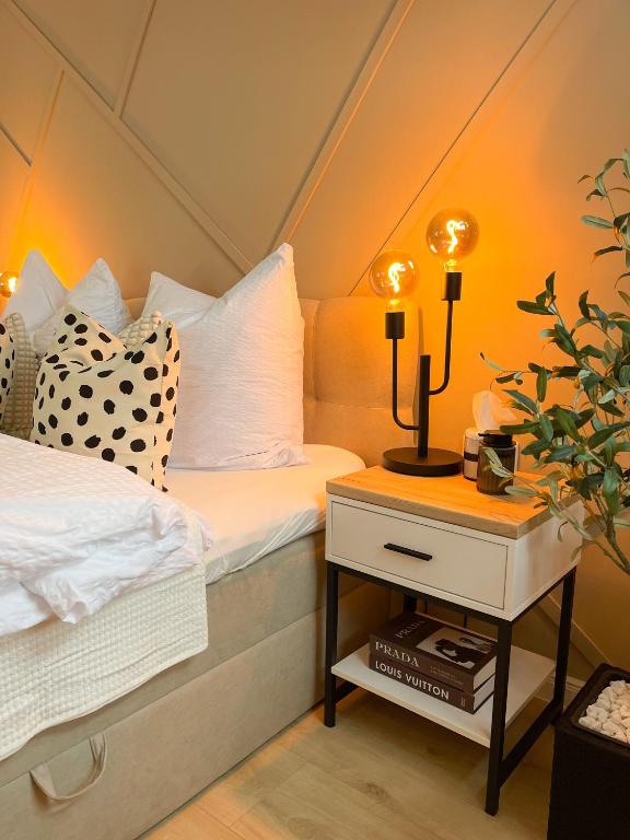 Postel nebo postele na pokoji v ubytování Ferienwohnung Domizil am Delft II Emden
