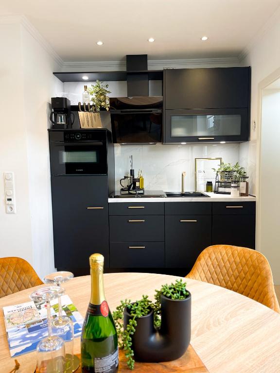 Kuchyň nebo kuchyňský kout v ubytování Ferienwohnung Domizil am Delft II Emden