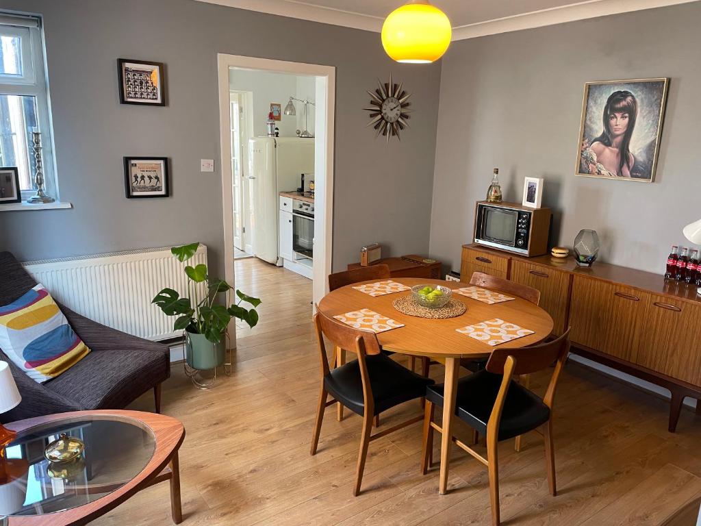 Quirky Edwardian Retro Inspired House, Southampton (updated prices 2025)