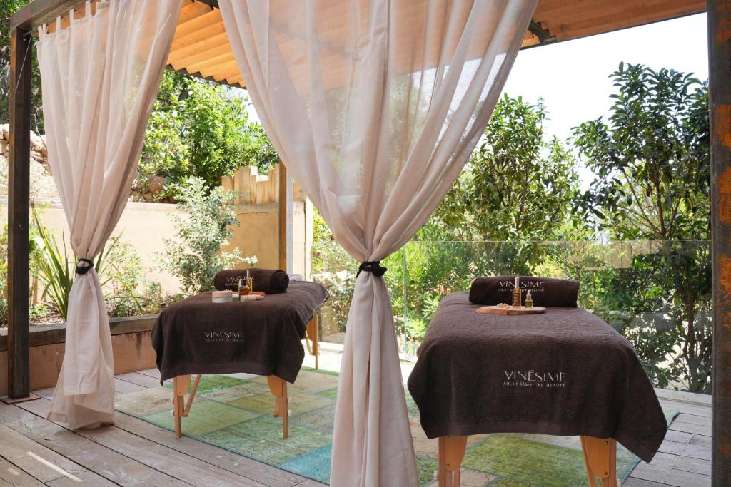Zahrada ubytování Les Regalia Hôtel & Spa