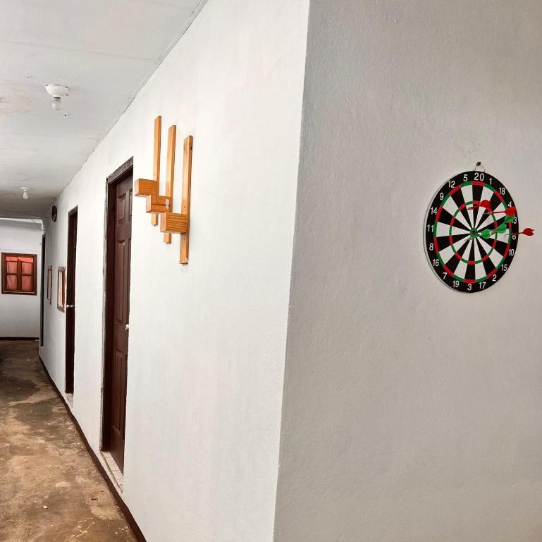 a dart board on the wall of a hallway at 8 Habitaciones in Managua