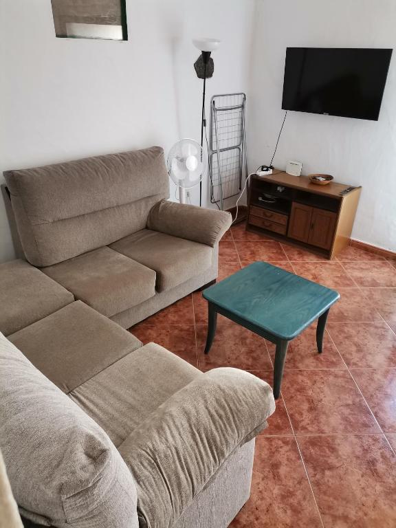 TV a/nebo společenská místnost v ubytování Finca Relax, Sea View, Oasis Vasiliko, La Asomada