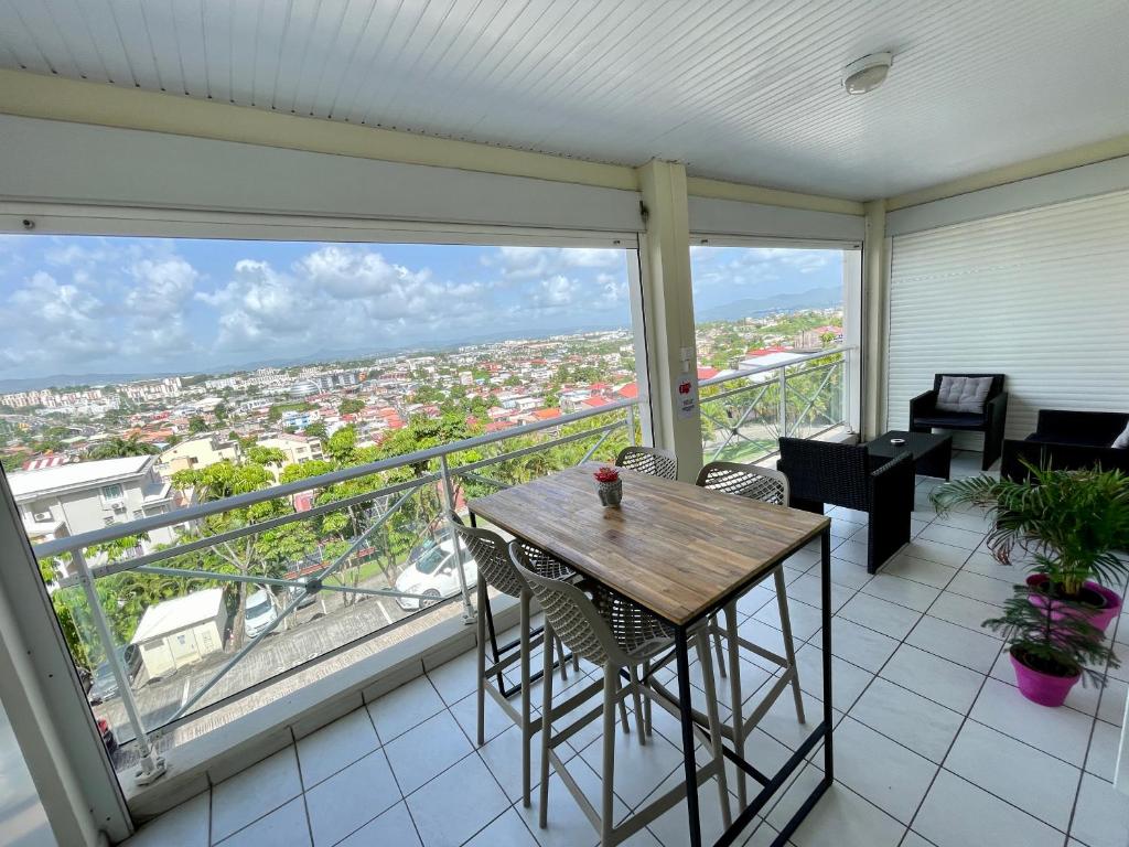 Balkón nebo terasa v ubytování Exotic Palm , 1 chambre climatisée, wifi fibre, vue mer