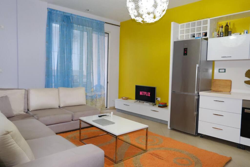Lovely beach front apartment. - Imazhi 4